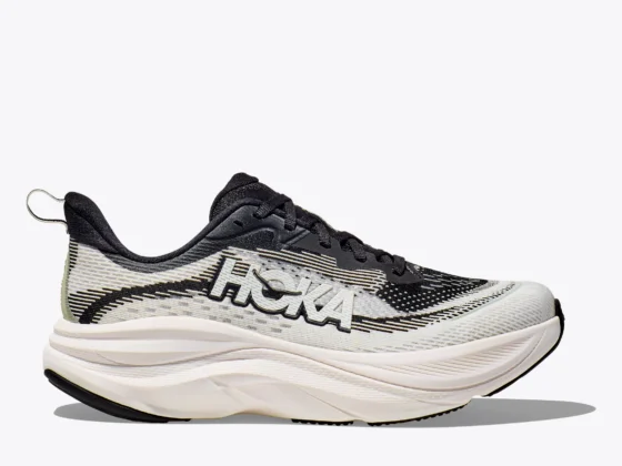 HOKA Skyflow — Noir / Blanc